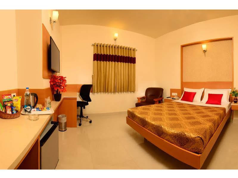 Hotel Le Grand Коимбатур Экстерьер фото